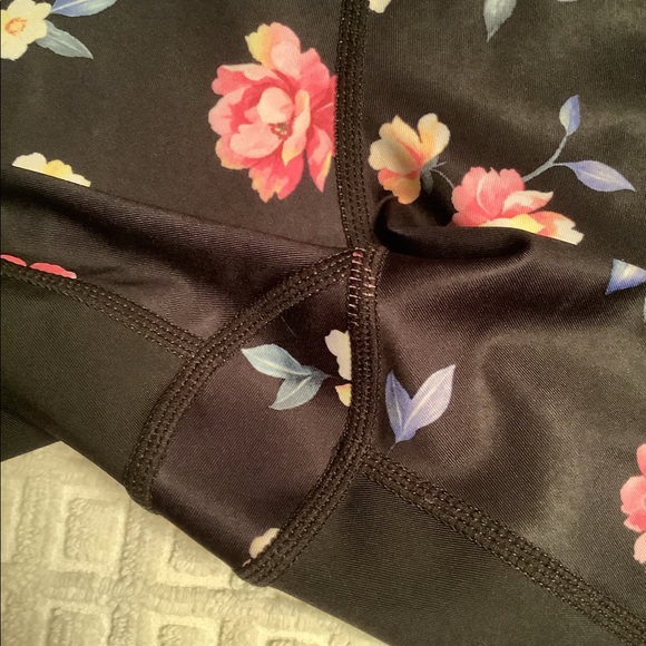 IDEOLOGY YOGA / ATHLETIC PANTS SIZE 1X BLACK WITH PINK MULITI FLORAL. - Picture 10 of 10